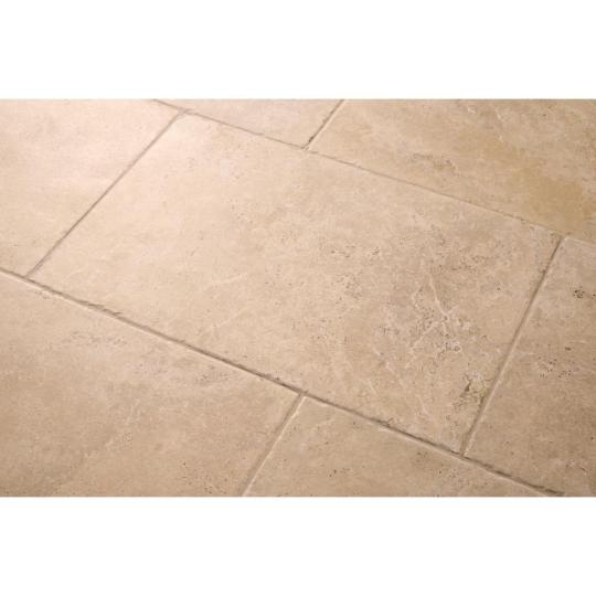 rustikalny kamenny travertin bezovy vapencovy kamenovy mrazuvzdorny gresova dlazba dlazdice podlahovy obklad keramika rustikalna stredomorska obyvacia izba terasa kuchyna kupelna jedalen.jpg